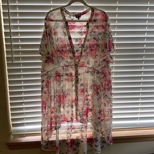 Chiffon floral hi-lo button down blouse!